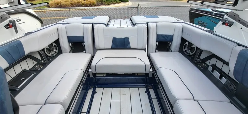 Slide: The Image of Malibu Wakesetter 23 MXZ 2021 - 3