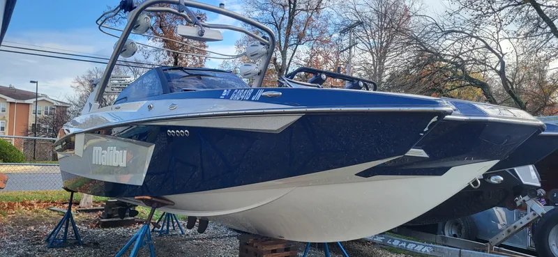 Slide: The Image of Malibu Wakesetter 23 MXZ 2021 - 9