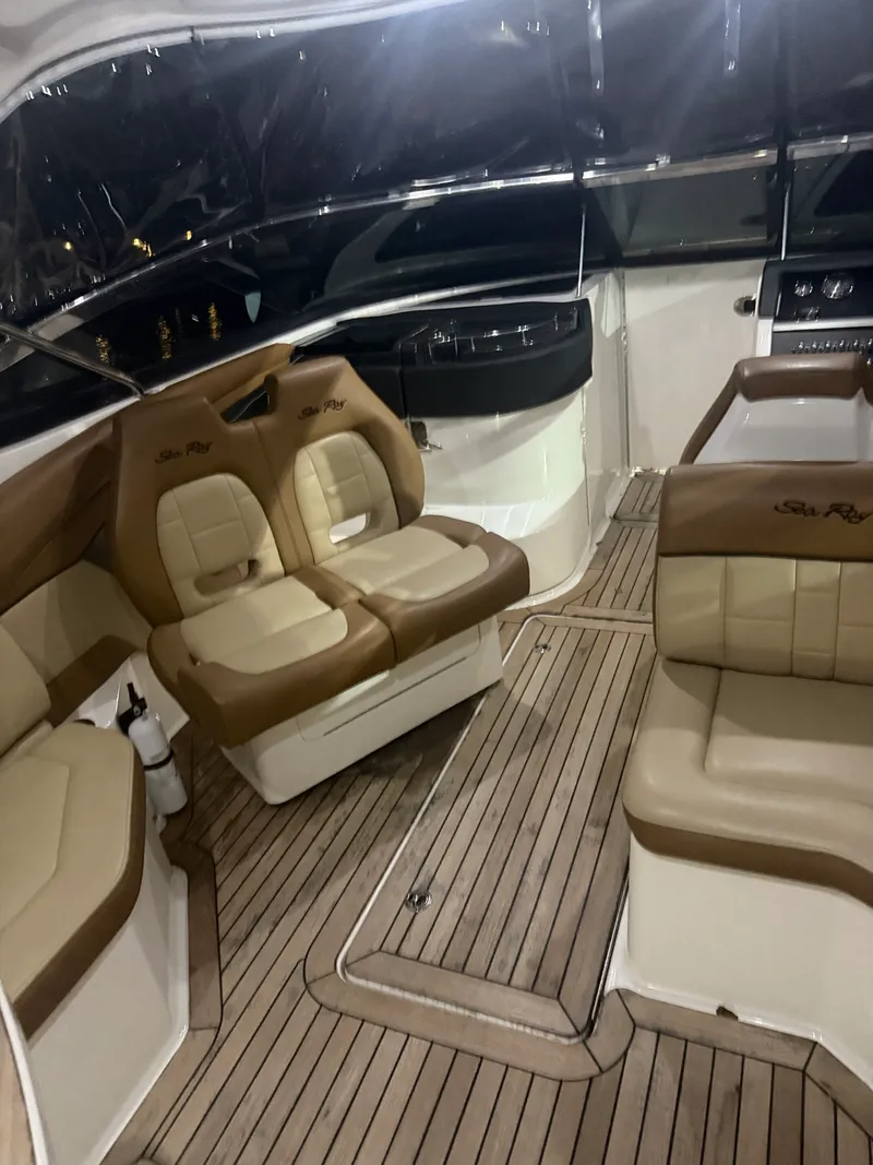 Slide: The Image of Sea Ray 350 SLX 2015 - 10