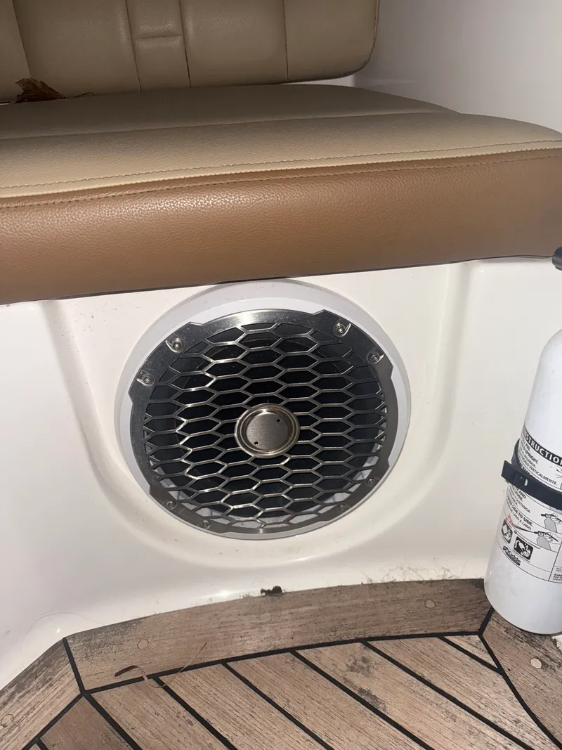 Slide: The Image of Sea Ray 350 SLX 2015 - 23