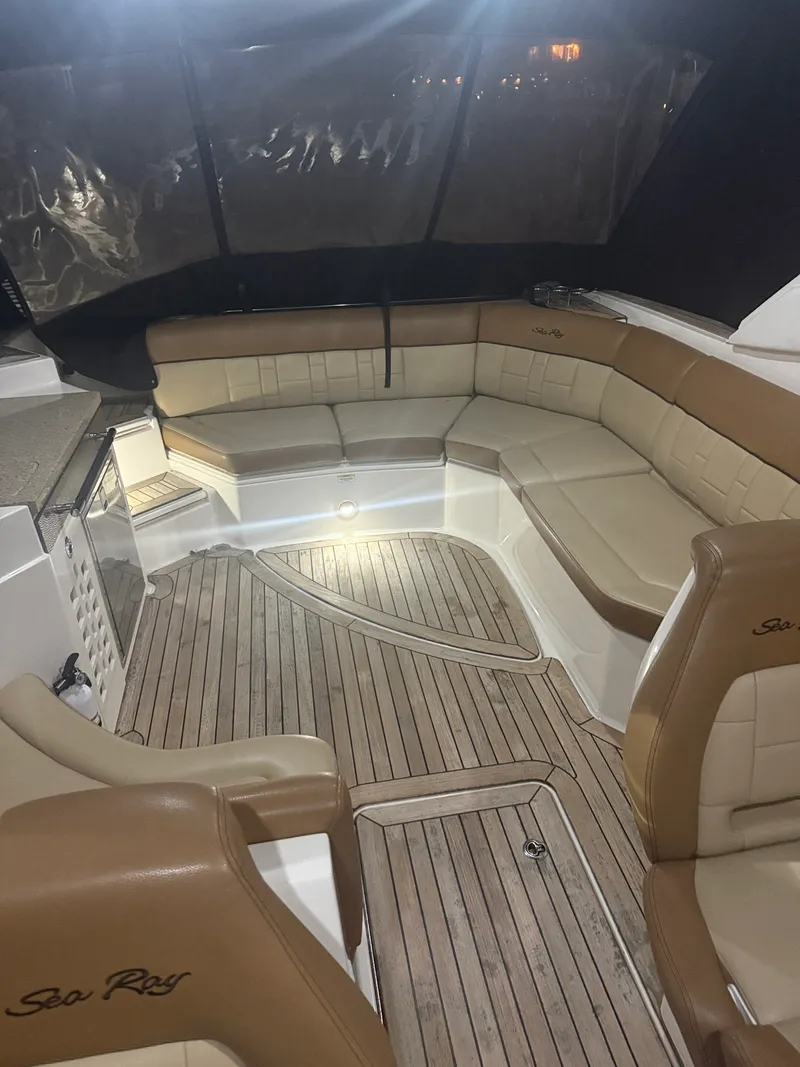 Slide: The Image of Sea Ray 350 SLX 2015 - 3