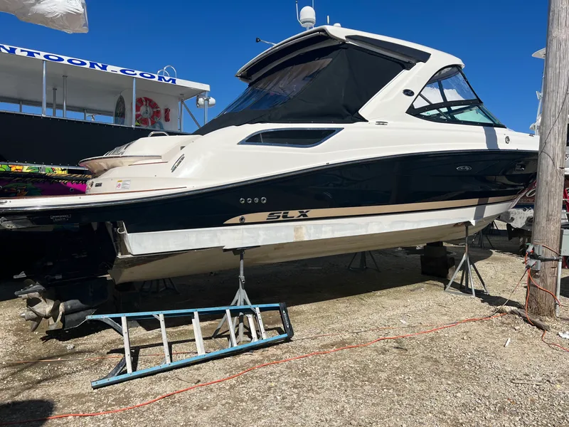 Slide: The Image of Sea Ray 350 SLX 2015 - 33