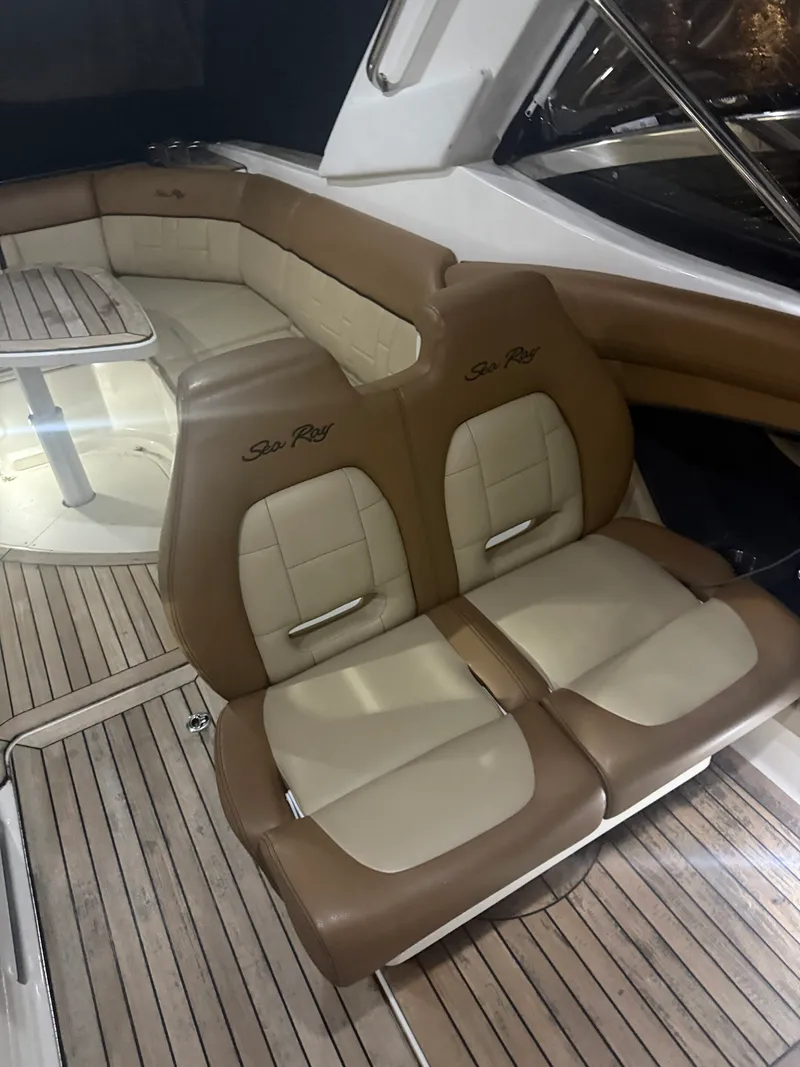 Slide: The Image of Sea Ray 350 SLX 2015 - 5