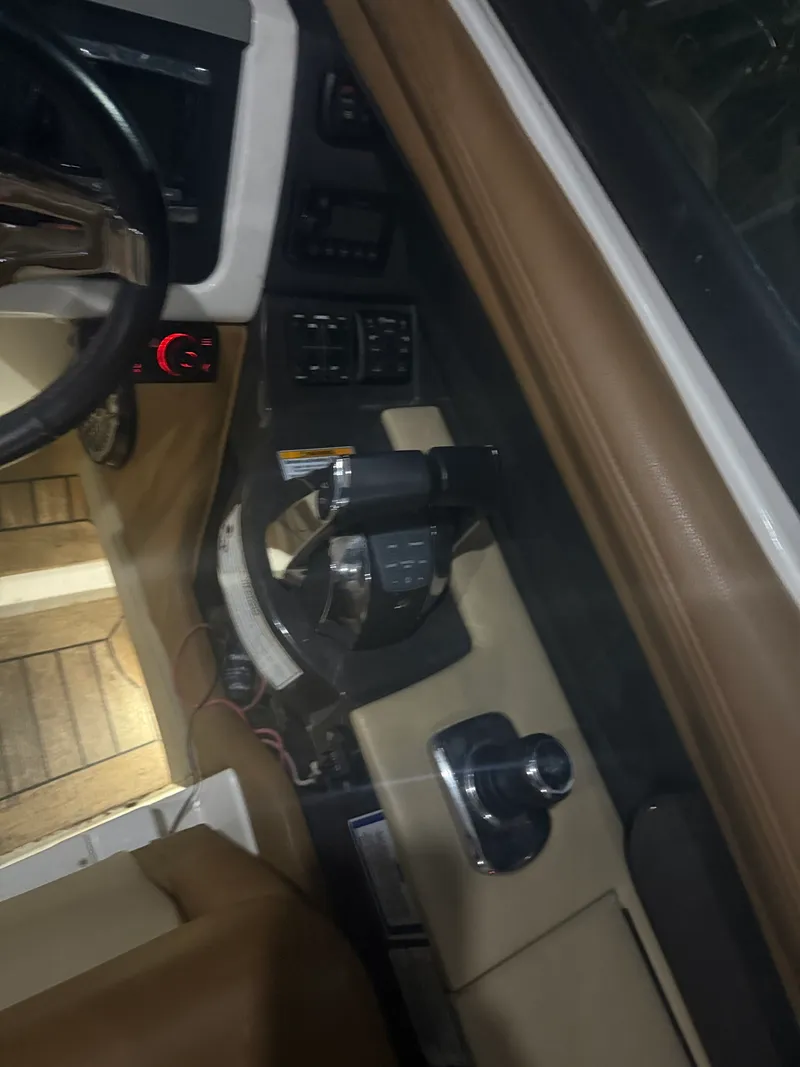 Slide: The Image of Sea Ray 350 SLX 2015 - 6