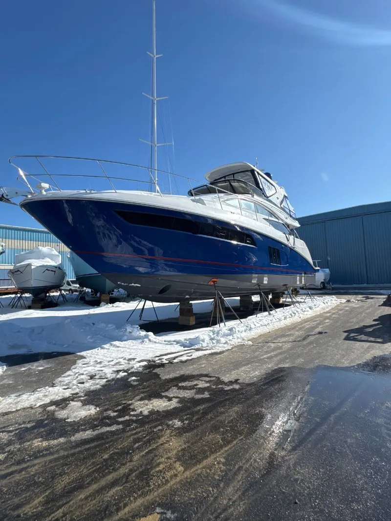 Slide: The Image of Sea Ray L 590 2018 - 5