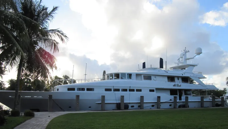 The Image of Heesen 144 1990 - 0