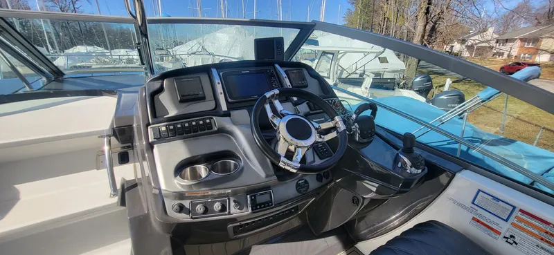 The Image of Monterey 335 Sport Yacht 2016 - undefined