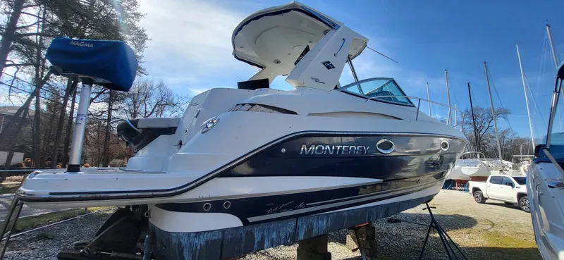 Slide: The Image of Monterey 335 Sport Yacht 2016 - 10