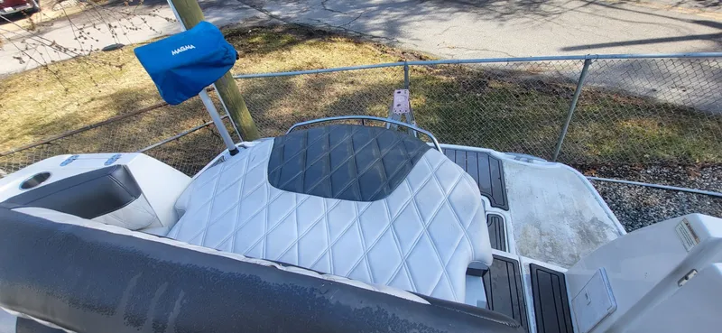 Slide: The Image of Monterey 335 Sport Yacht 2016 - 11