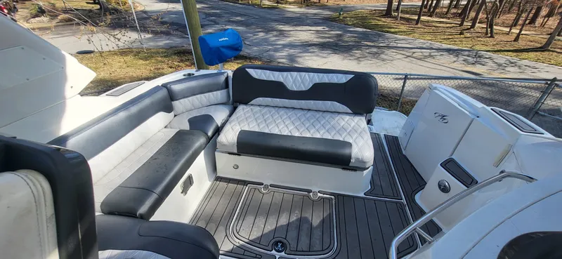 Slide: The Image of Monterey 335 Sport Yacht 2016 - 12