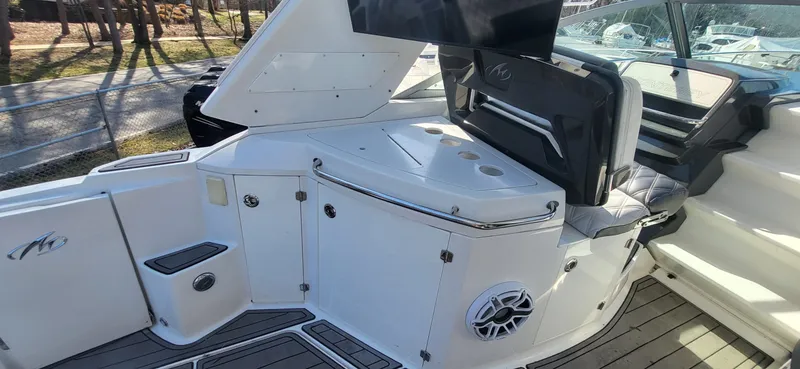 Slide: The Image of Monterey 335 Sport Yacht 2016 - 13