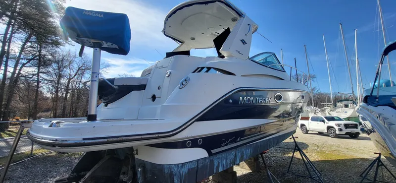 Slide: The Image of Monterey 335 Sport Yacht 2016 - 9