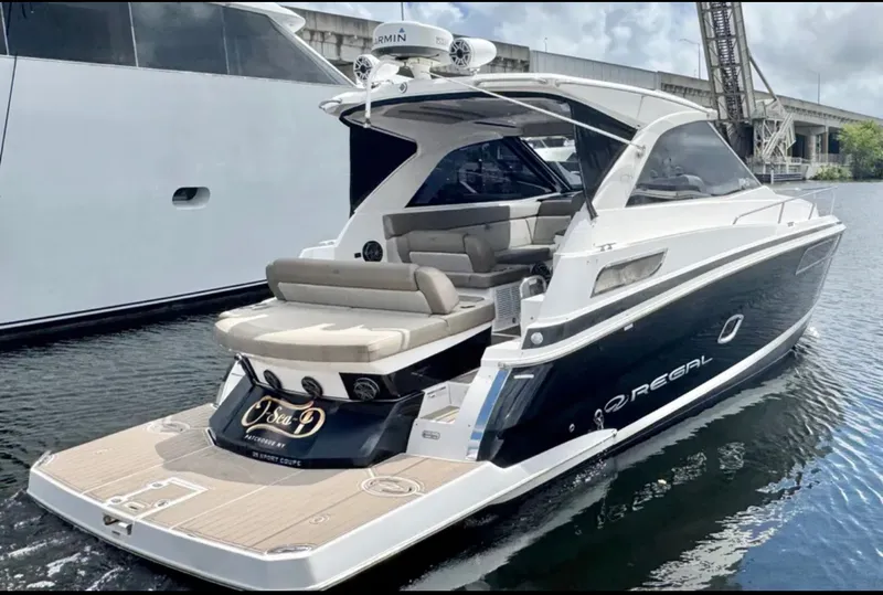 The Image of Regal 35 Sport Coupe 2015 - undefined