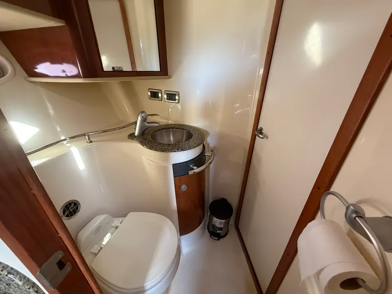 Slide: The Image of Sea Ray 390 Sundancer 2005 - 17