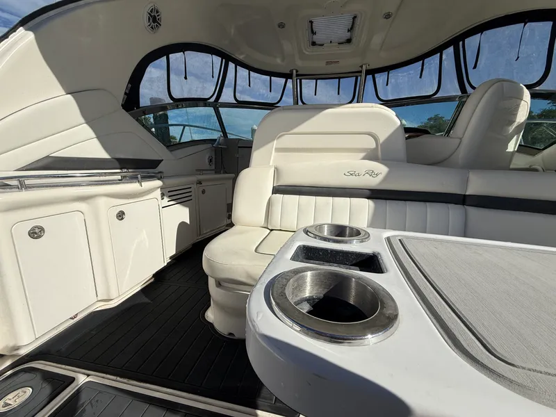 Slide: The Image of Sea Ray 390 Sundancer 2005 - 5