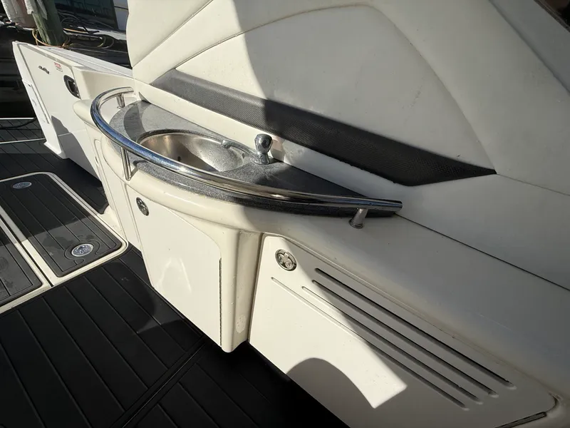 Slide: The Image of Sea Ray 390 Sundancer 2005 - 6