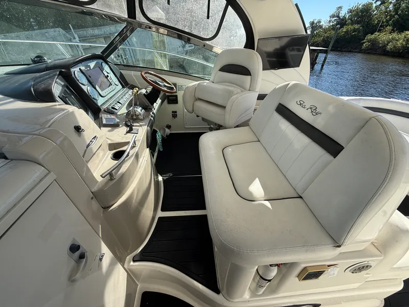 Slide: The Image of Sea Ray 390 Sundancer 2005 - 7