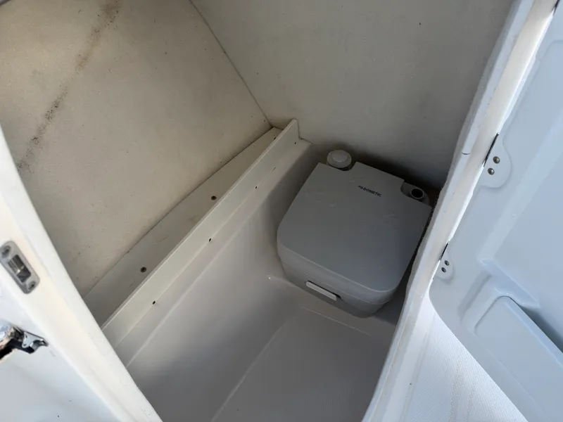 Slide: The Image of Robalo 207 Dual Console 2020 - 10