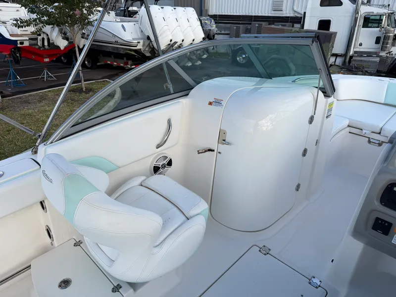 Slide: The Image of Robalo 207 Dual Console 2020 - 3