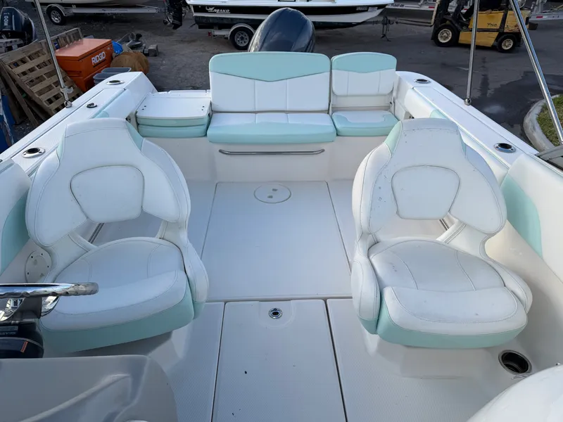 Slide: The Image of Robalo 207 Dual Console 2020 - 9