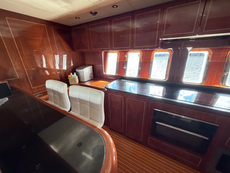 Slide: The Image of Mangusta 72 2004 - 16