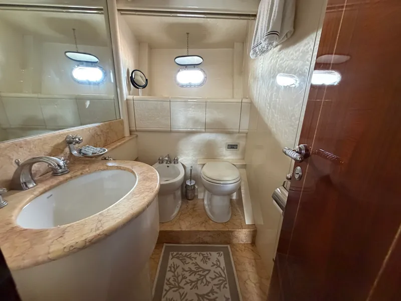 Slide: The Image of Mangusta 72 2004 - 17