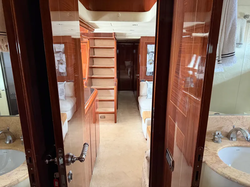 Slide: The Image of Mangusta 72 2004 - 20