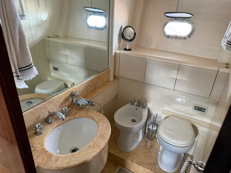 Slide: The Image of Mangusta 72 2004 - 21