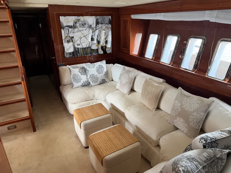 Slide: The Image of Mangusta 72 2004 - 22