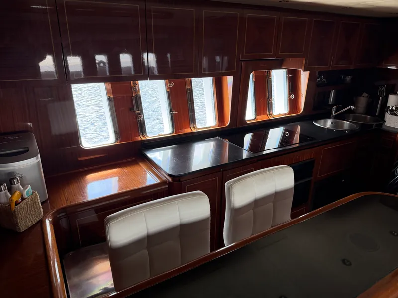 Slide: The Image of Mangusta 72 2004 - 24