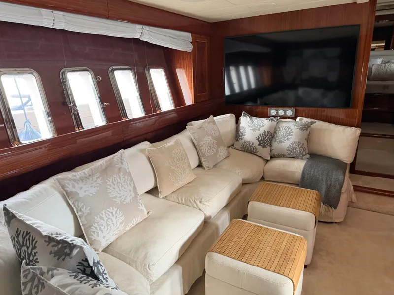 Slide: The Image of Mangusta 72 2004 - 26