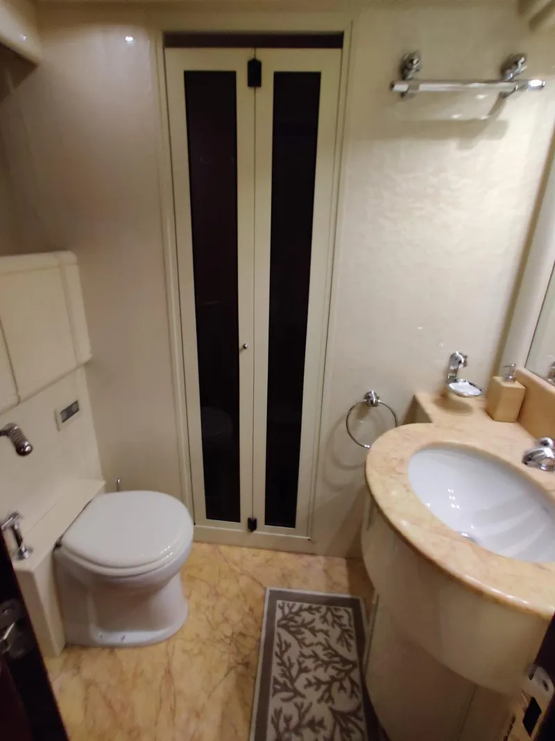 Slide: The Image of Mangusta 72 2004 - 38