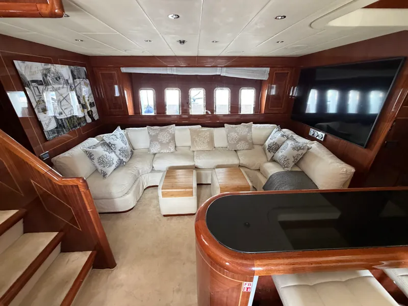 Slide: The Image of Mangusta 72 2004 - 4