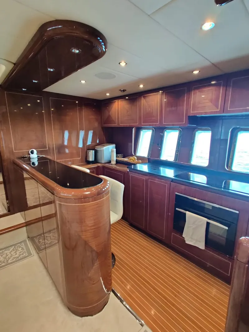 Slide: The Image of Mangusta 72 2004 - 45