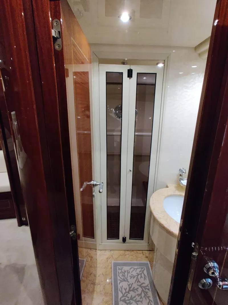 Slide: The Image of Mangusta 72 2004 - 50