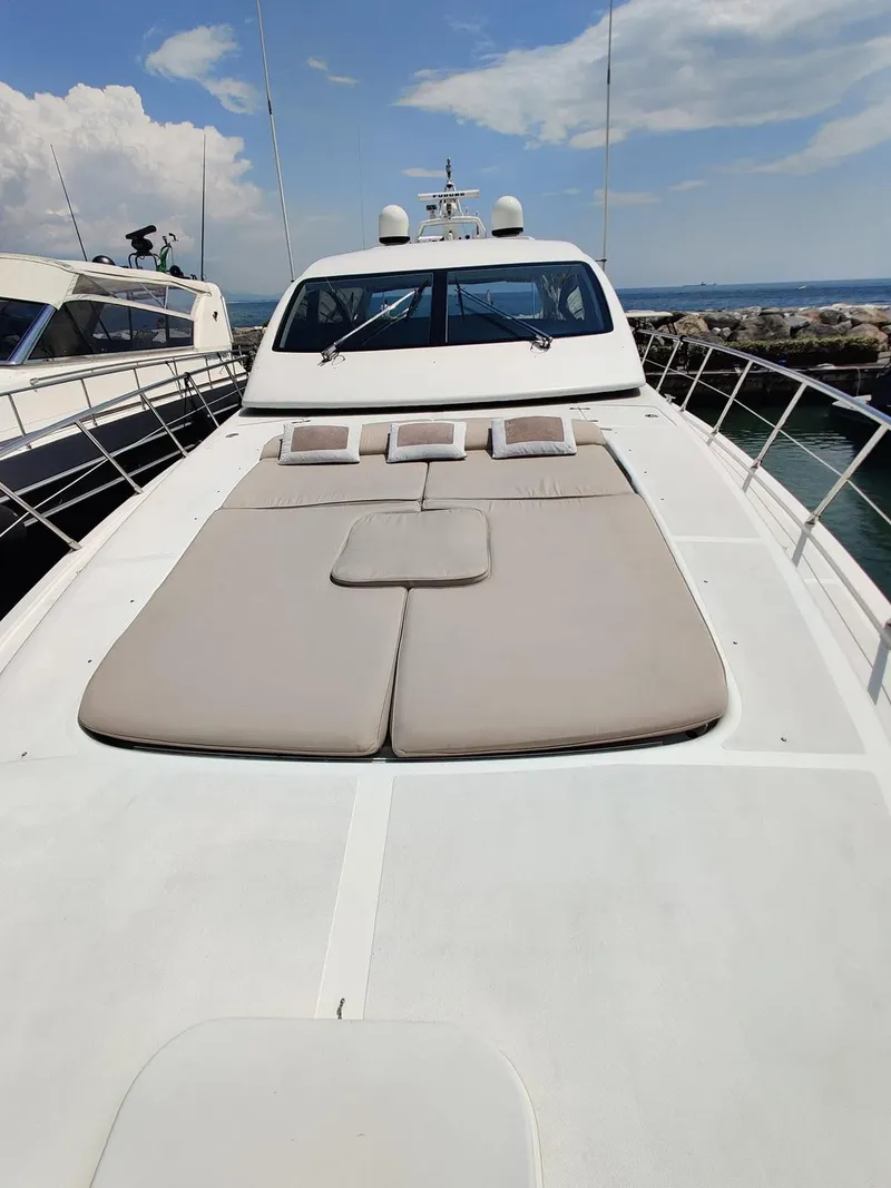 Slide: The Image of Mangusta 72 2004 - 53