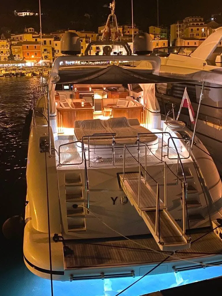 Slide: The Image of Mangusta 72 2004 - 57