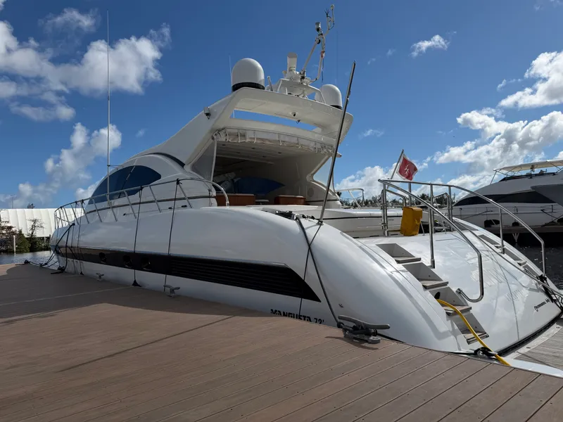 Slide: The Image of Mangusta 72 2004 - 6