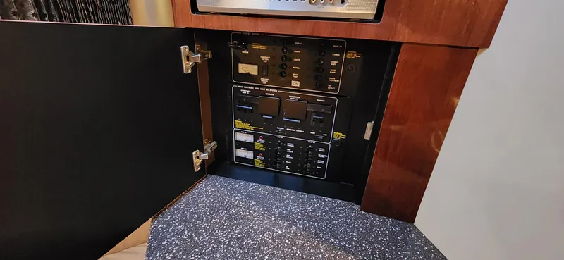 Slide: The Image of Formula 370 Super Sport 2004 - 14