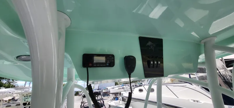 Slide: The Image of Aquasport 2500 Center Console 2021 - 14