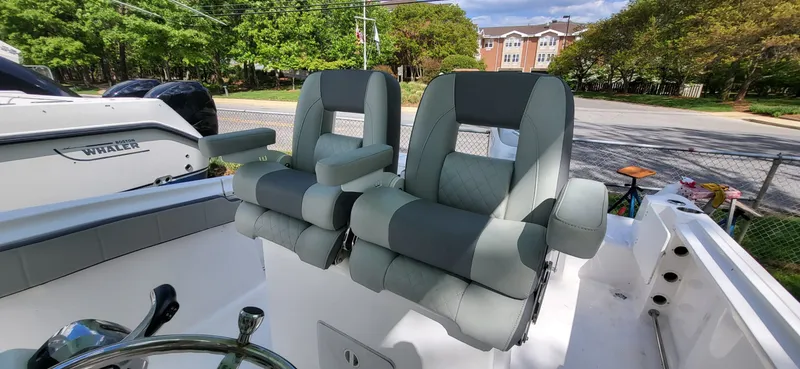 Slide: The Image of Aquasport 2500 Center Console 2021 - 16