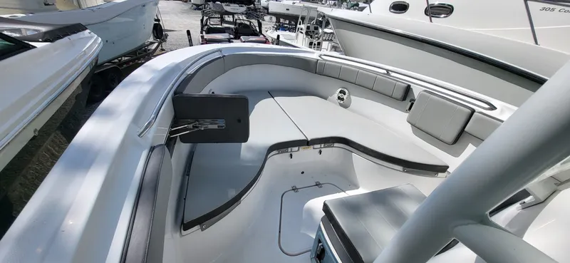 Slide: The Image of Aquasport 2500 Center Console 2021 - 18