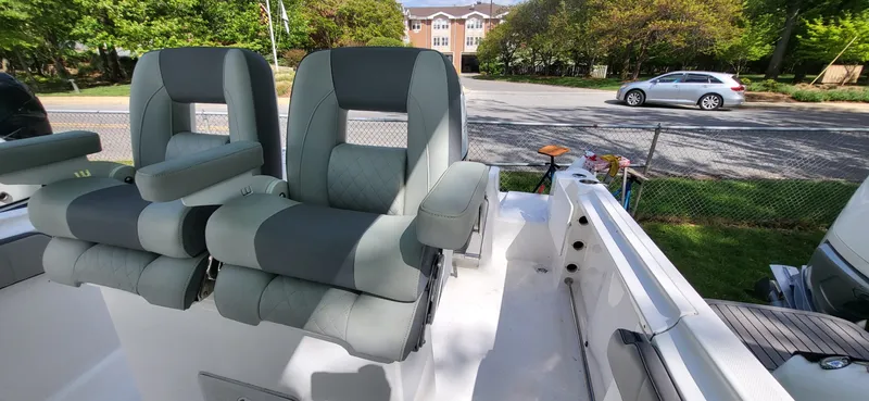 Slide: The Image of Aquasport 2500 Center Console 2021 - 17