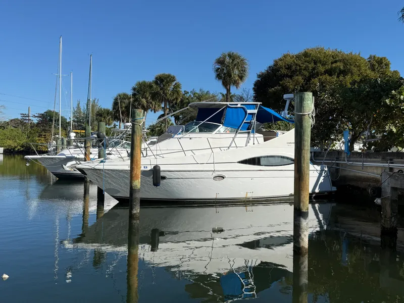 The Image of Carver Yachts 350 Mariner 2000 - 0