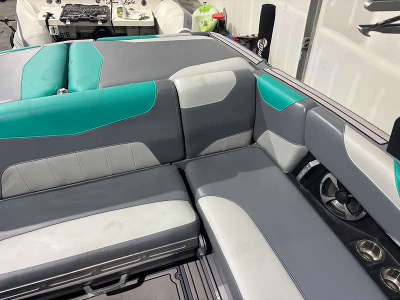 Slide: The Image of Malibu Wakesetter 23 LSV 2020 - 13