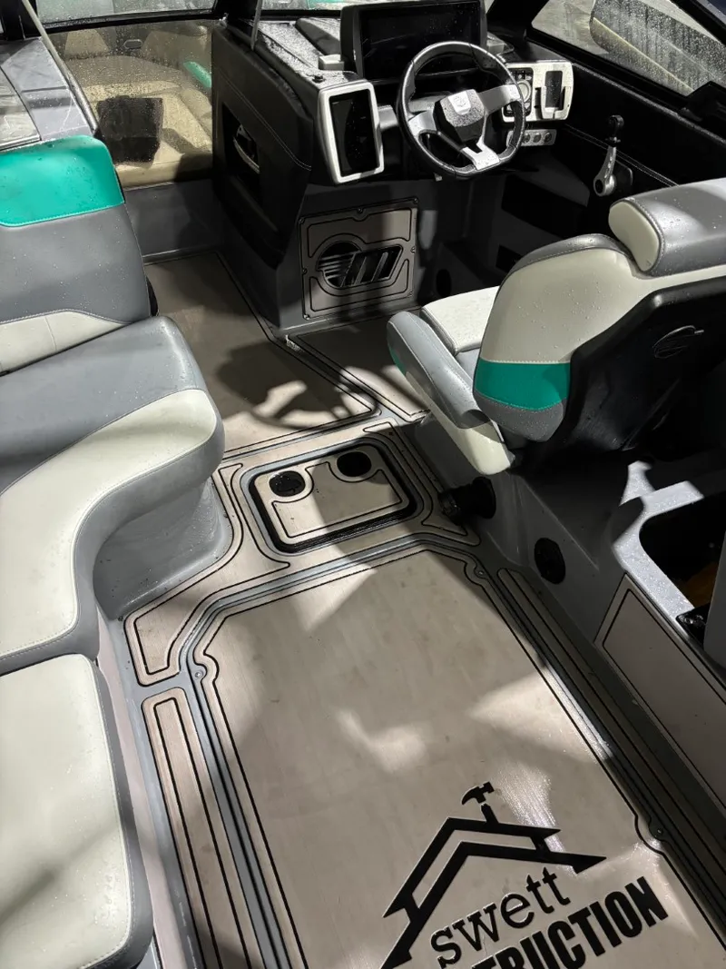 Slide: The Image of Malibu Wakesetter 23 LSV 2020 - 34