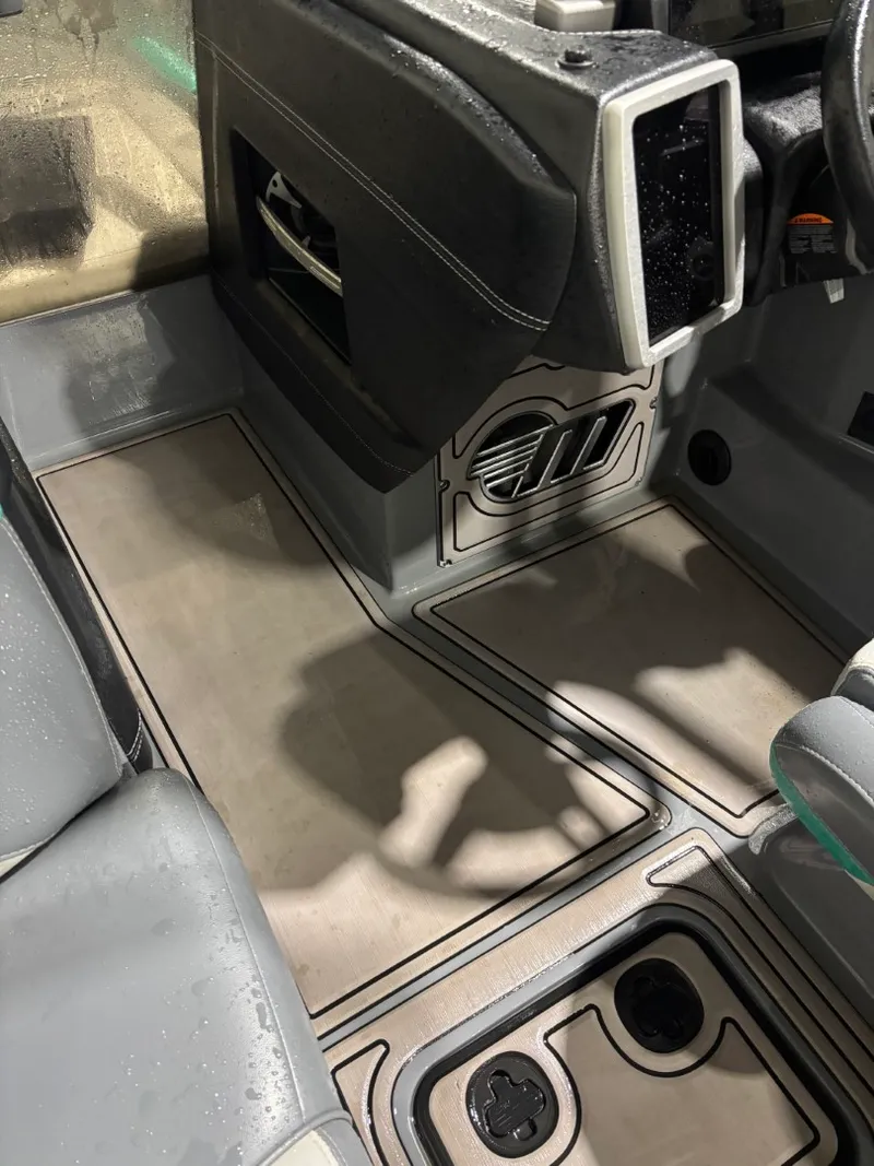 Slide: The Image of Malibu Wakesetter 23 LSV 2020 - 28