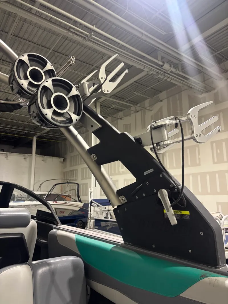 Slide: The Image of Malibu Wakesetter 23 LSV 2020 - 17