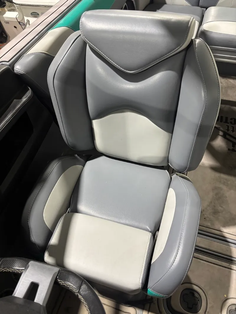 Slide: The Image of Malibu Wakesetter 23 LSV 2020 - 22