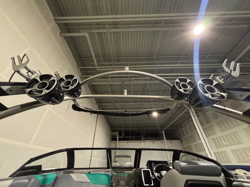 Slide: The Image of Malibu Wakesetter 23 LSV 2020 - 19